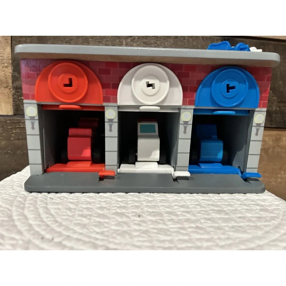 Melissa and Doug Wooden Keys & Cars Rescue Garage Play Set‎ EUC